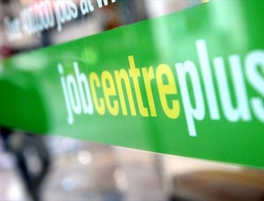 Σε χαμηλό 40 ετών υποχώρησε η ανεργία στη Βρετανία